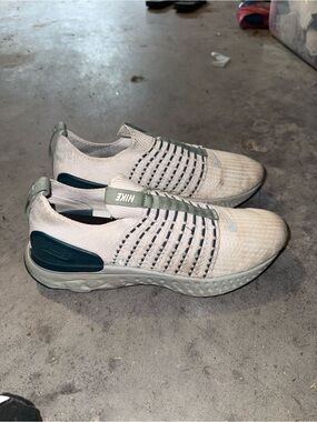 Nike Men’s Slip-On Knit Athletic Shoes - Beige with Teal Accents